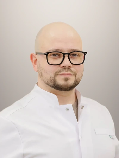 Якунин Максим Сергеевич — Офтальмолог, Клиника Листва